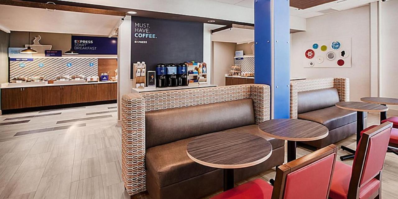 卡莱尔西南i-81智选假日套房酒店 外观 照片