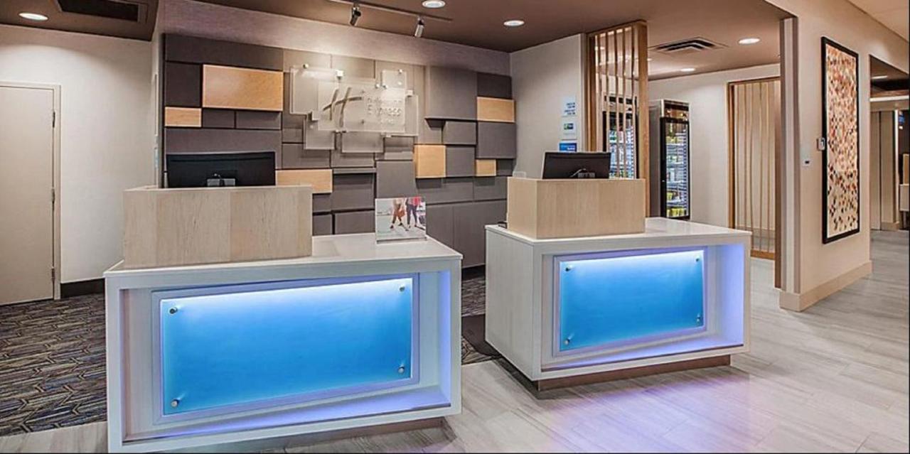 卡莱尔西南i-81智选假日套房酒店 外观 照片